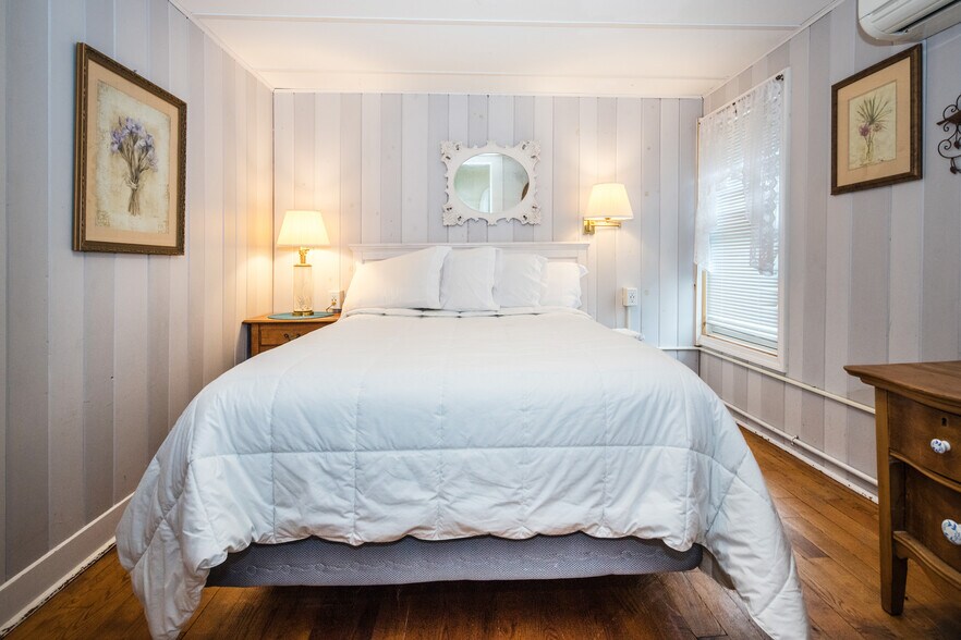 More Photos Of 78 Cream Hill Rd, Mendon Hospitality For Sale