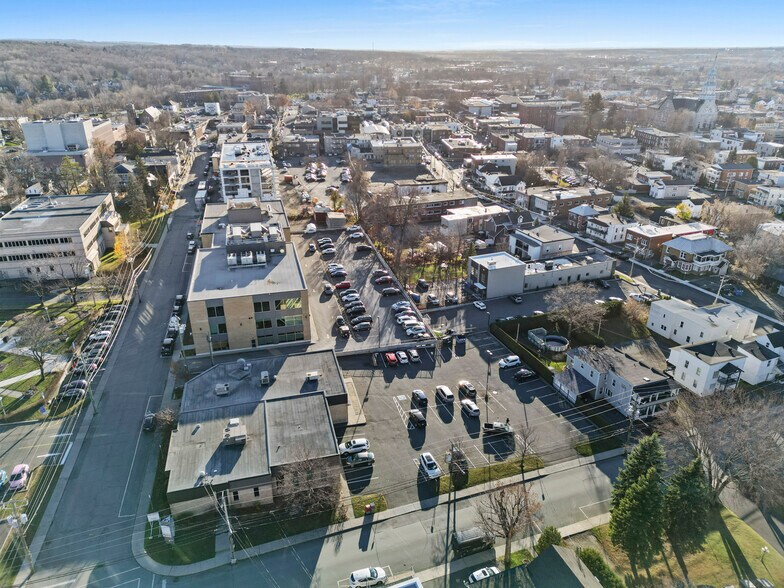 More Photos Of 84 Rue Court, Granby Medical For Sale