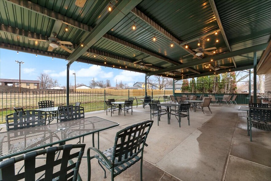 More Photos Of 1207 S 35th St, Council Bluffs Restaurant For Sale