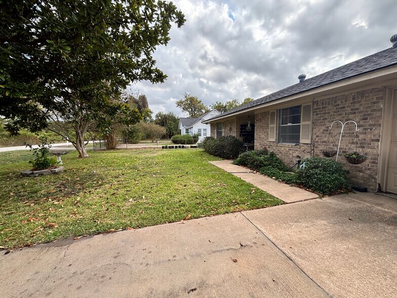 More Photos Of 14515 Sommermeyer St, Houston Office For Sale