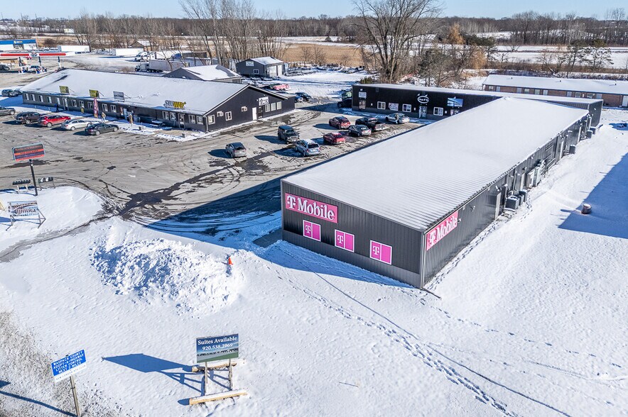 More Photos Of 1186 N Shawano St, New London General Retail For Lease