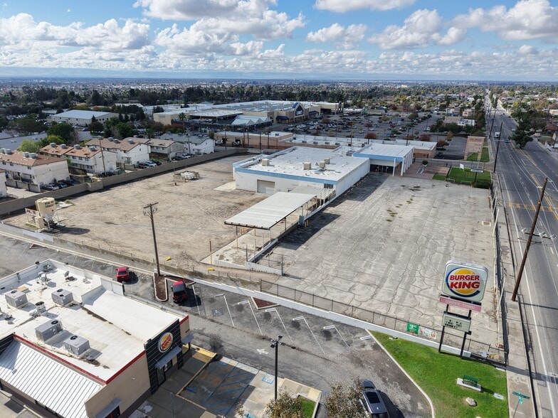 More Photos Of 1919 Columbus St, Bakersfield Warehouse For Lease