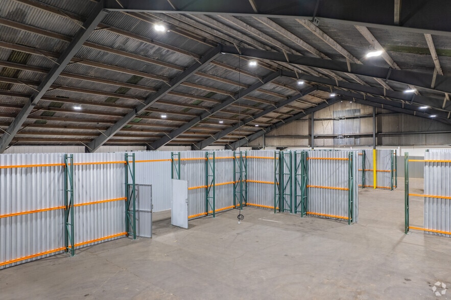 More Photos Of 5025 Jensen Dr, Houston Warehouse For Lease