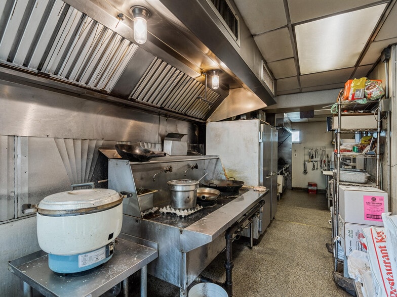 More Photos Of 1495 Farmington Ave, Pottstown General Retail For Sale