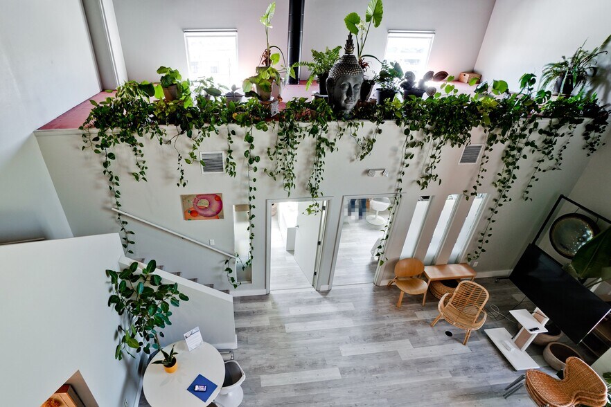 More Photos Of 2170 Main St, Sarasota Loft Creative Space For Sale