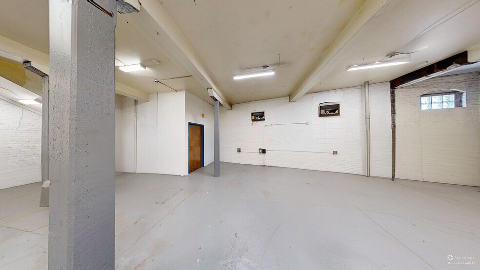 More Photos Of 725 Housatonic Ave, Bridgeport Light Distribution For Sale