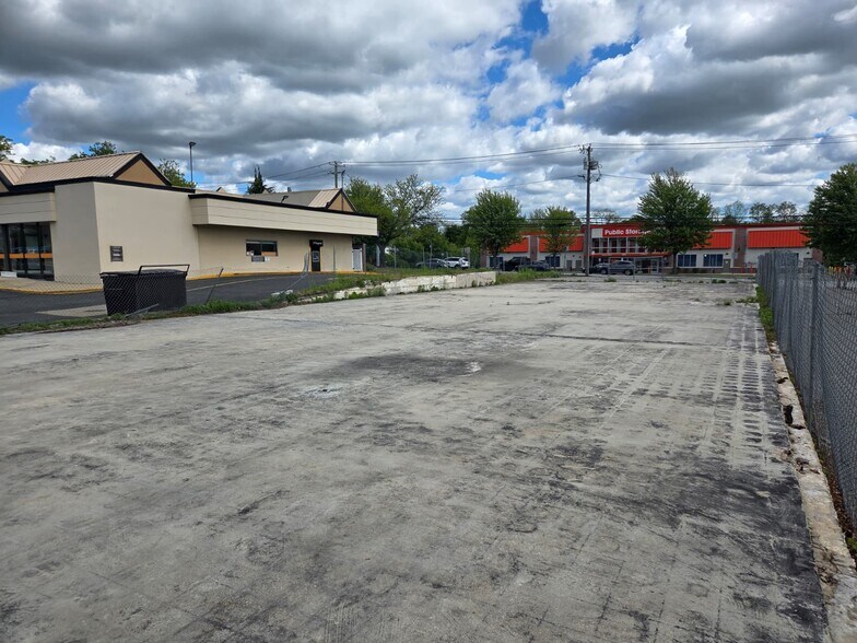 More Photos Of 691 E Jericho Tpke, Huntington Station Land For Sale