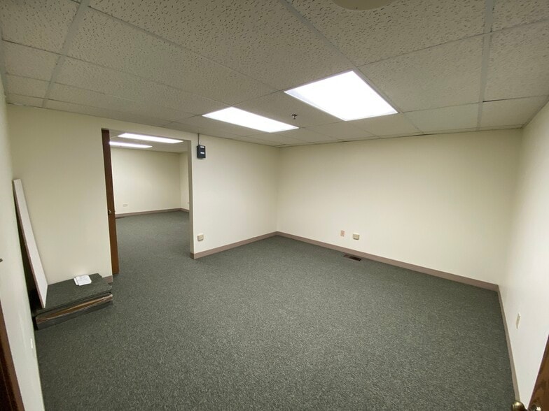 More Photos Of 12549 Holiday Dr, Alsip Warehouse For Lease