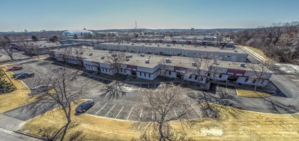 More Photos Of 9901-9927 Valley View Rd, Eden Prairie Showroom For Lease