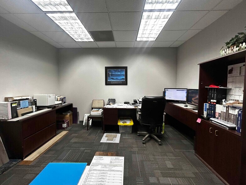 More Photos Of 8249 Parkline Blvd, Orlando Warehouse For Lease