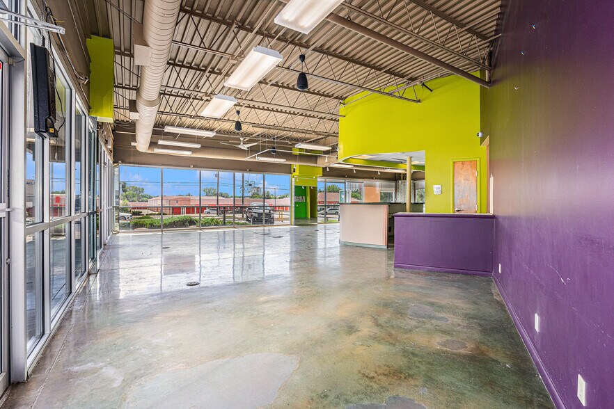 More Photos Of 5075 Leetsdale Dr, Denver Unknown For Lease