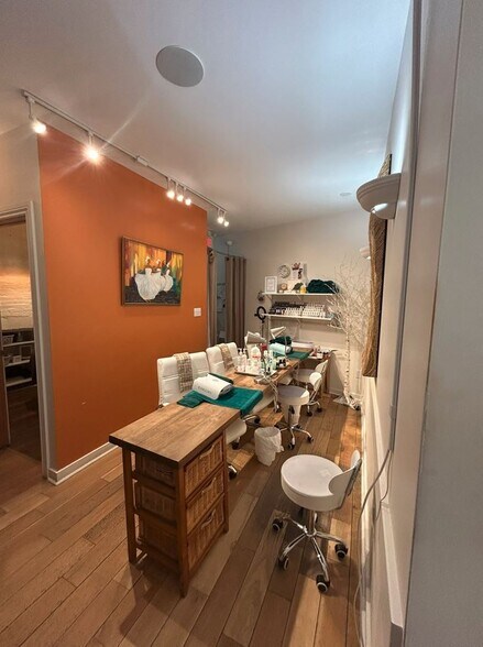 More Photos Of 68 Brock St, Kingston General Retail For Lease