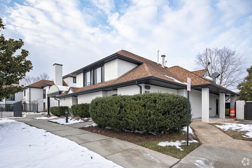 More Photos Of 315 Elden St, Herndon Apartments For Sale