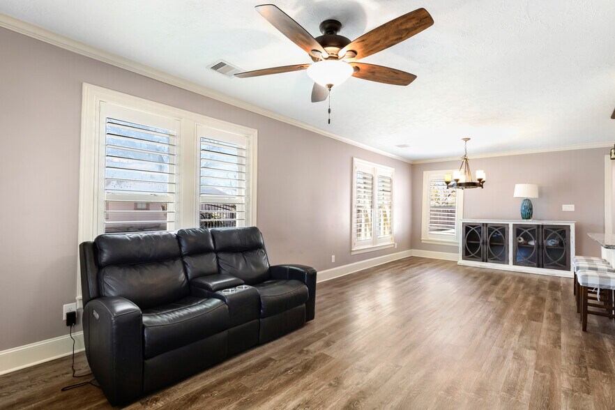 More Photos Of 203 Isaacks Rd, Humble Office For Lease