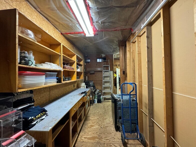 More Photos Of 7 E Water St, Little Curren Storefront Retail Residential For Sale