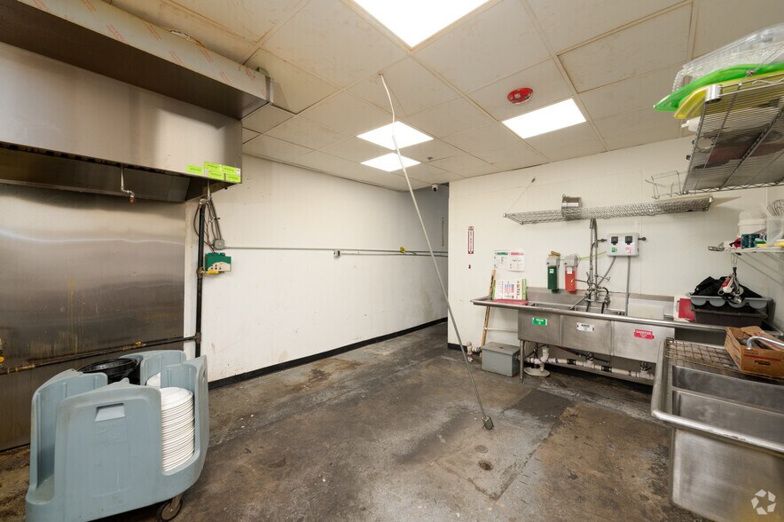 More Photos Of 9300-9350 Woodward Ave, Detroit Storefront For Lease