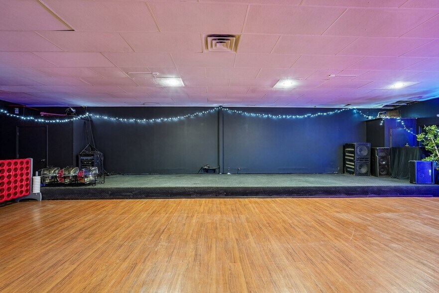 More Photos Of S76W17745 Janesville Rd, Muskego Restaurant For Sale