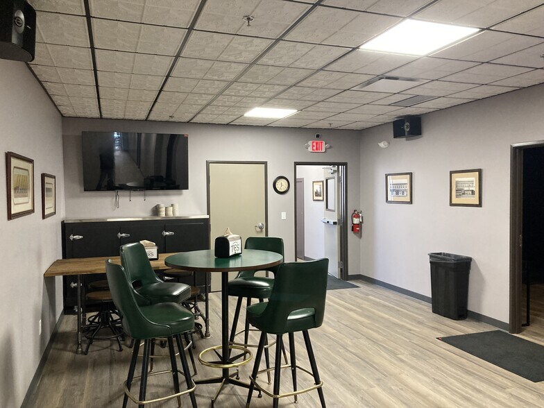 More Photos Of 2023 W Superior St, Duluth Storefront Retail Residential For Sale