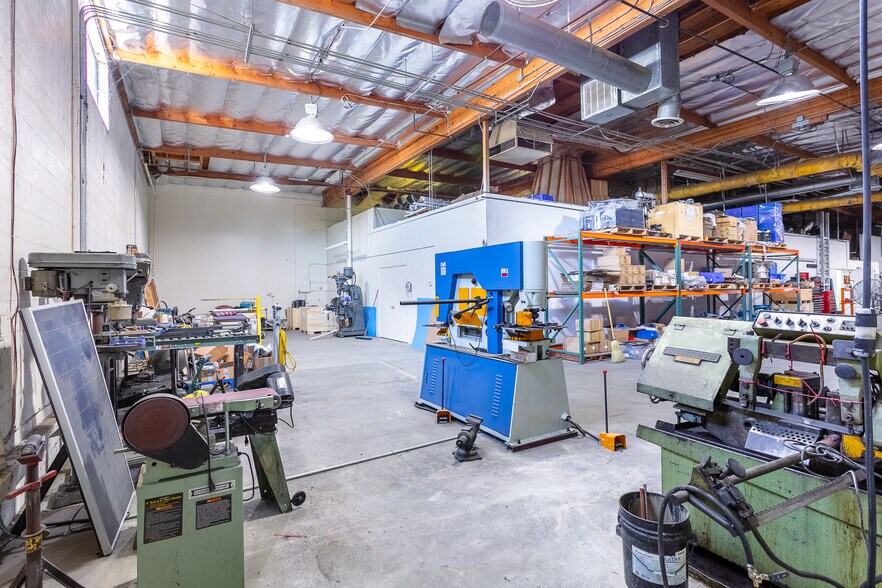 More Photos Of 425 Park Ave, San Fernando Warehouse For Sale
