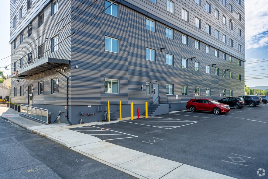 More Photos Of 65 E Elizabeth Ave, Bethlehem Medical For Lease