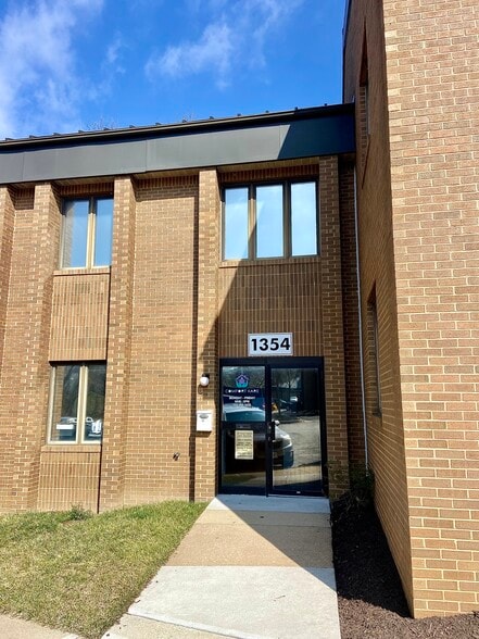 More Photos Of 1342-1360 Old Bridge Rd, Woodbridge Medical For Lease