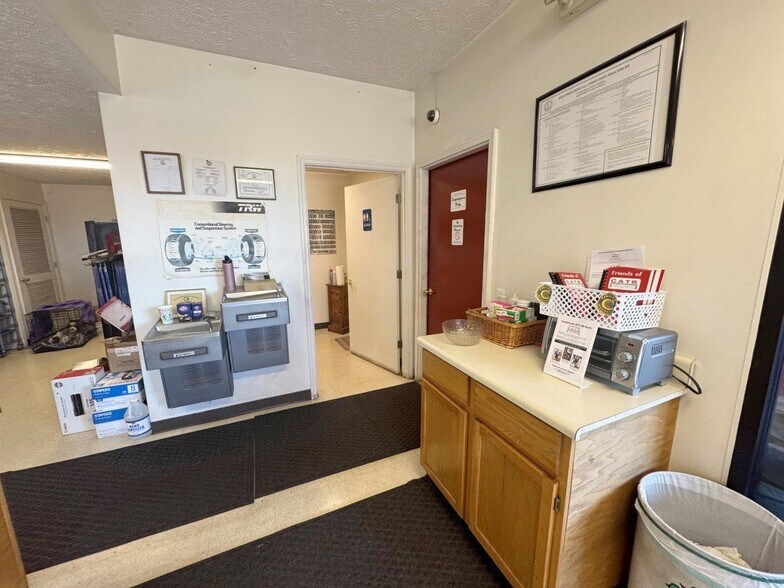 More Photos Of 2841 Old Franklin Tpke, Rocky Mount Auto Repair For Sale