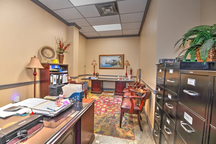 More Photos Of 707 Lane Allen Rd, Lexington Auto Repair For Sale