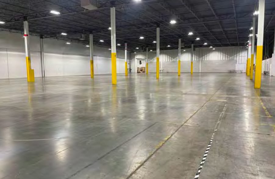 More Photos Of 3300 Turfway Rd, Erlanger Distribution For Lease