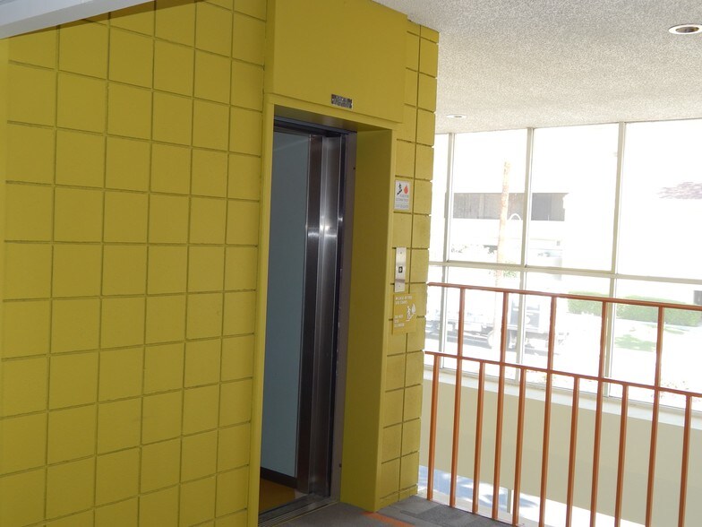 More Photos Of 401-493 E Tahquitz Canyon Way, Palm Springs General Retail For Lease