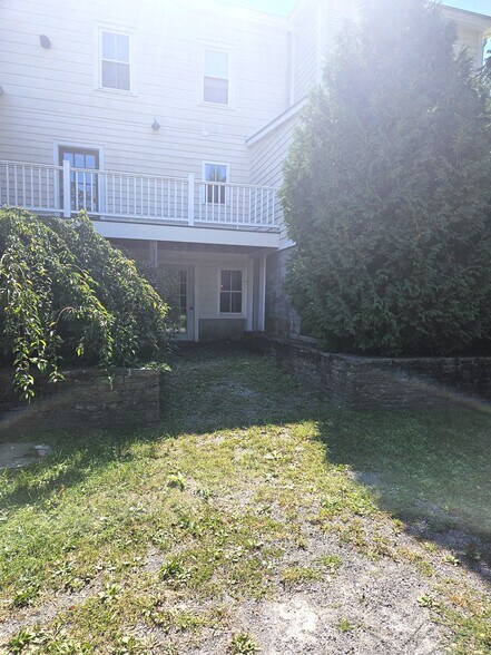 More Photos Of 220 Main St, Germantown Hotel For Lease