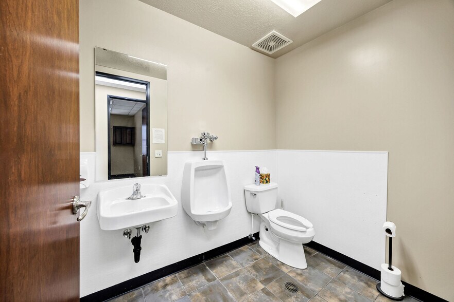 More Photos Of 3775 N 200 W, Hyde Park Service For Lease