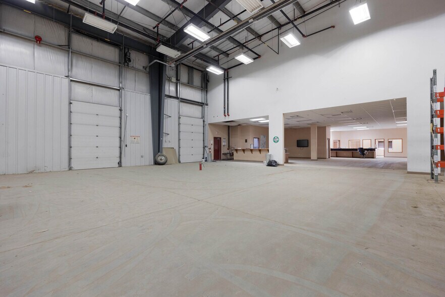 More Photos Of 105 Oak Crt, Anzac Warehouse For Sale