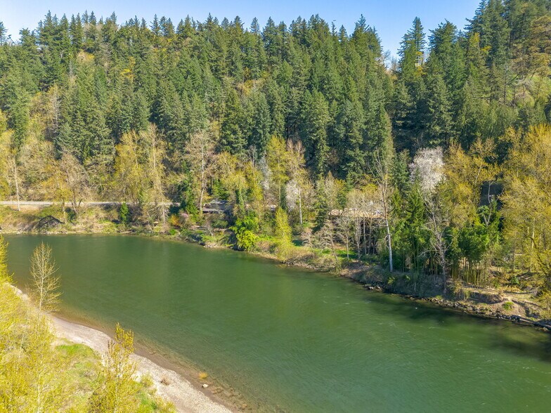 More Photos Of 1325 E Columbia River Hwy, Troutdale Restaurant For Sale