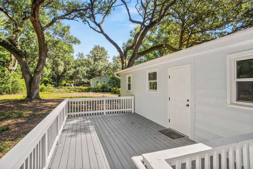 More Photos Of 67 Sams Point Rd, Beaufort General Retail For Sale