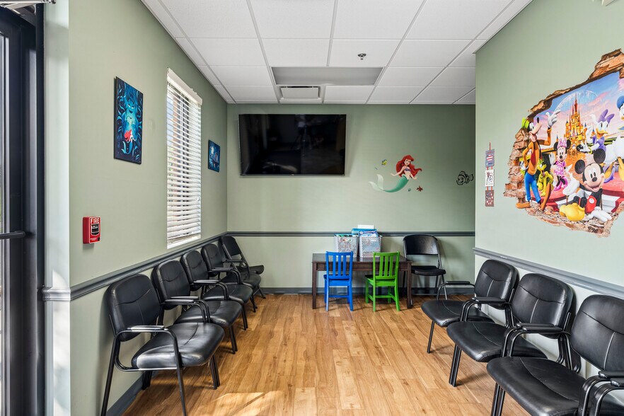 More Photos Of 26208 Lee Hwy, Abingdon Medical For Lease