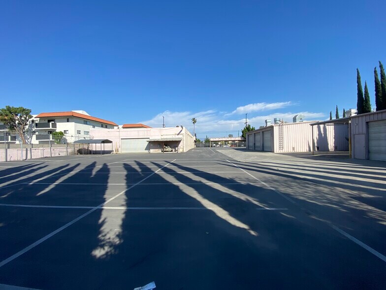 More Photos Of 6929 Laurel Canyon Blvd, North Hollywood Auto Repair For Lease