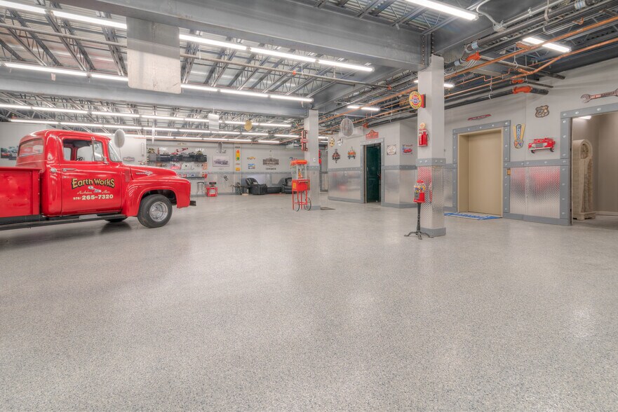 More Photos Of 2302 Turnpike St, North Andover General Retail For Sale