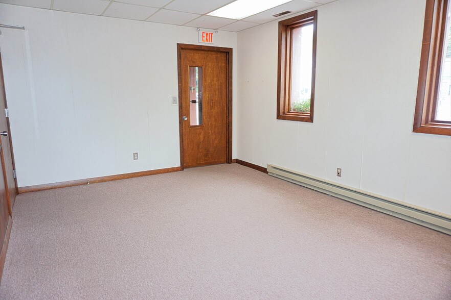 More Photos Of 1185 New Litchfield St, Torrington Medical For Sale