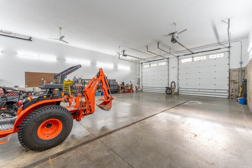More Photos Of 110 Wauregan Rd, Canterbury Flex For Sale