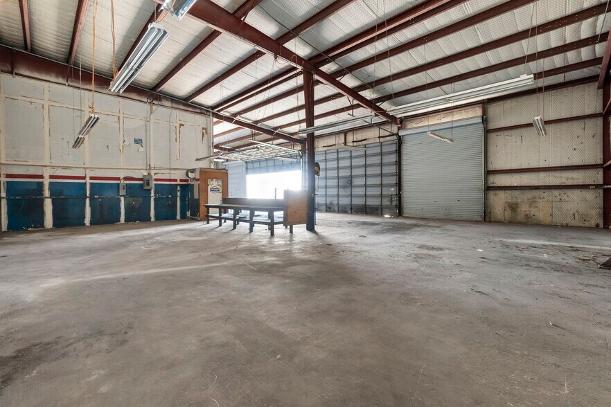 More Photos Of 290 Wonder World Dr, San Marcos Warehouse For Lease