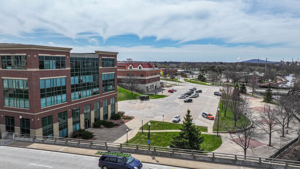 More Photos Of 11 Scott St, Wausau Office For Lease