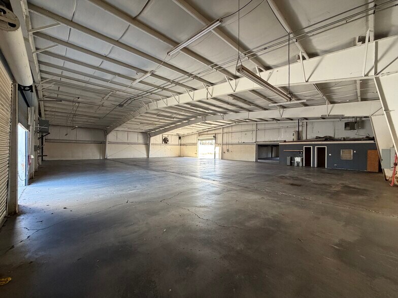 More Photos Of 1913 US 41 Hwy SW, Calhoun Flex For Lease