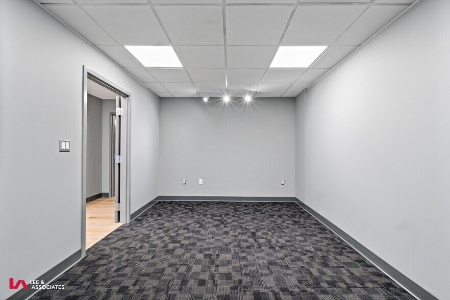 More Photos Of 1810 Lee Rd, Lithia Springs Office For Sale