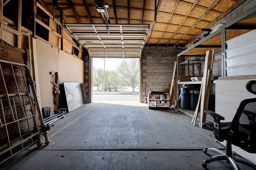 More Photos Of 515 Kings of Leon Ln, Oklahoma City Manufacturing For Sale