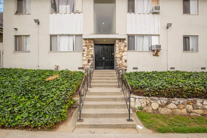 More Photos Of 136 S Westlake Ave, Los Angeles Apartments For Sale