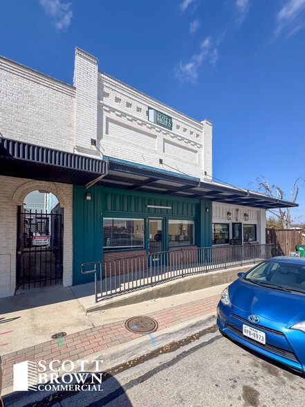Primary Photo Of 211 Cedar, Denton General Retail For Lease