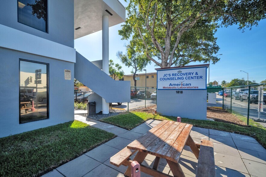 More Photos Of 1818 Sheridan St, Hollywood Medical For Lease