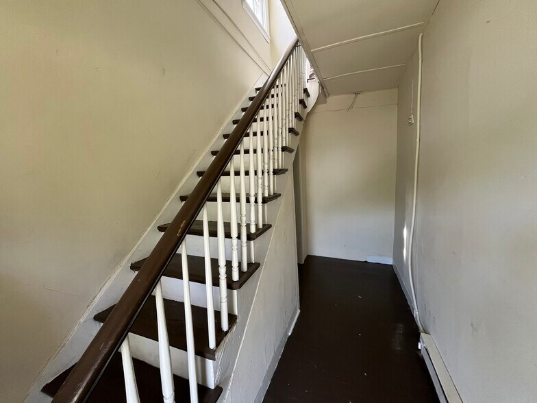 More Photos Of 927 Farmer St, Petersburg Apartments For Sale