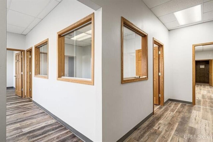 More Photos Of 1009 W Ridge St, Marquette Office For Sale