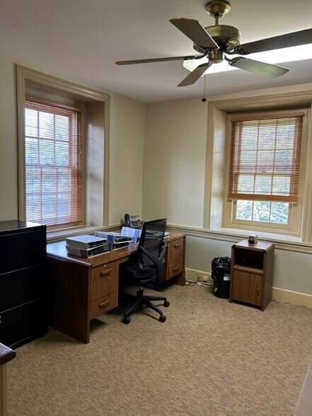More Photos Of 879 Fritztown Rd, Sinking Spring Office For Lease